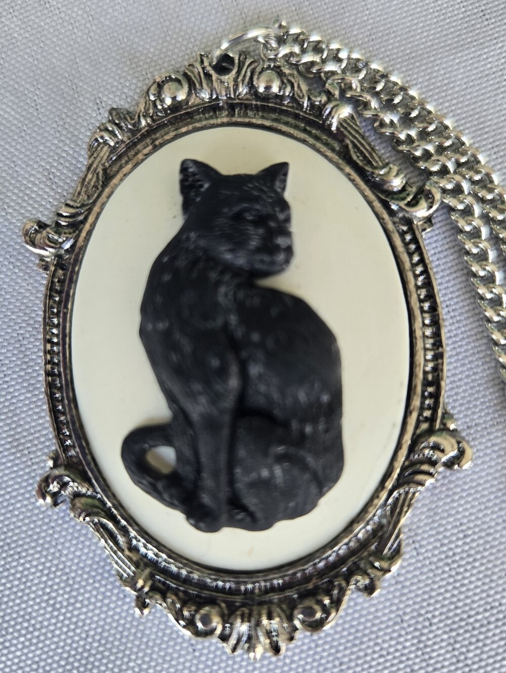 Gorgeous vintage-style Black cat cameo necklace by Real Metal Jewelry / JPI Inc.